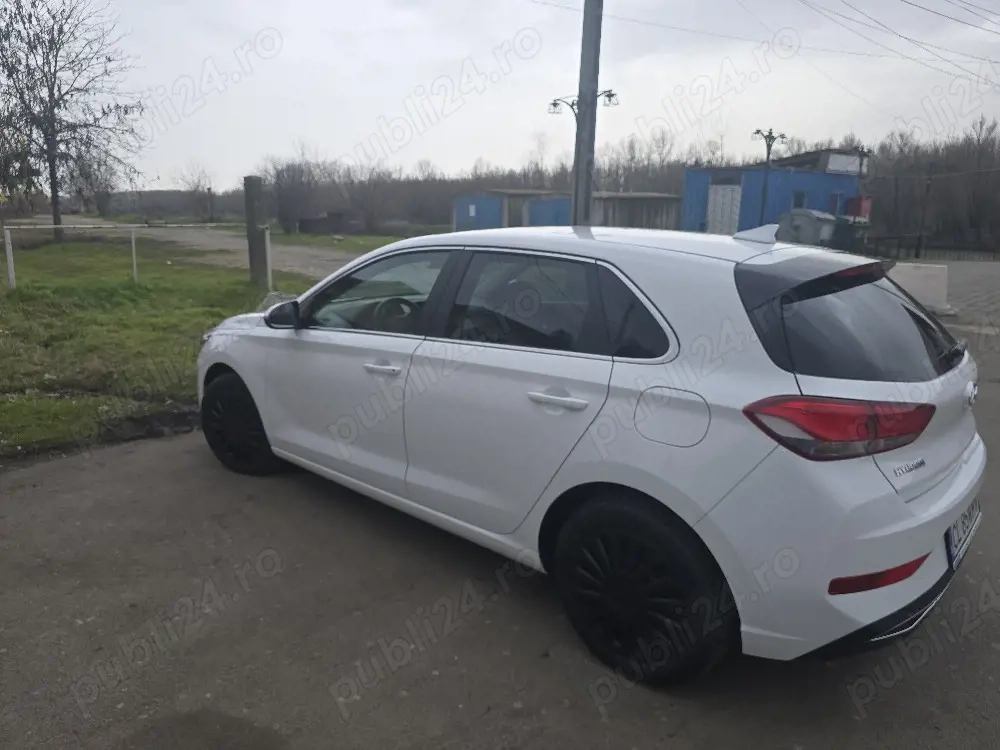 vând Hyundai i30 2023 1.5 benzina 110cp model Highway 