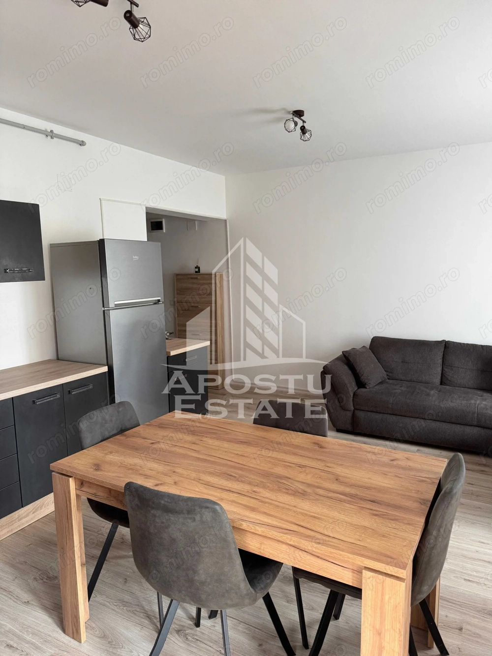 Apartament cu 2 camere de vanzare, etajul 1, loc de parcare, Giroc