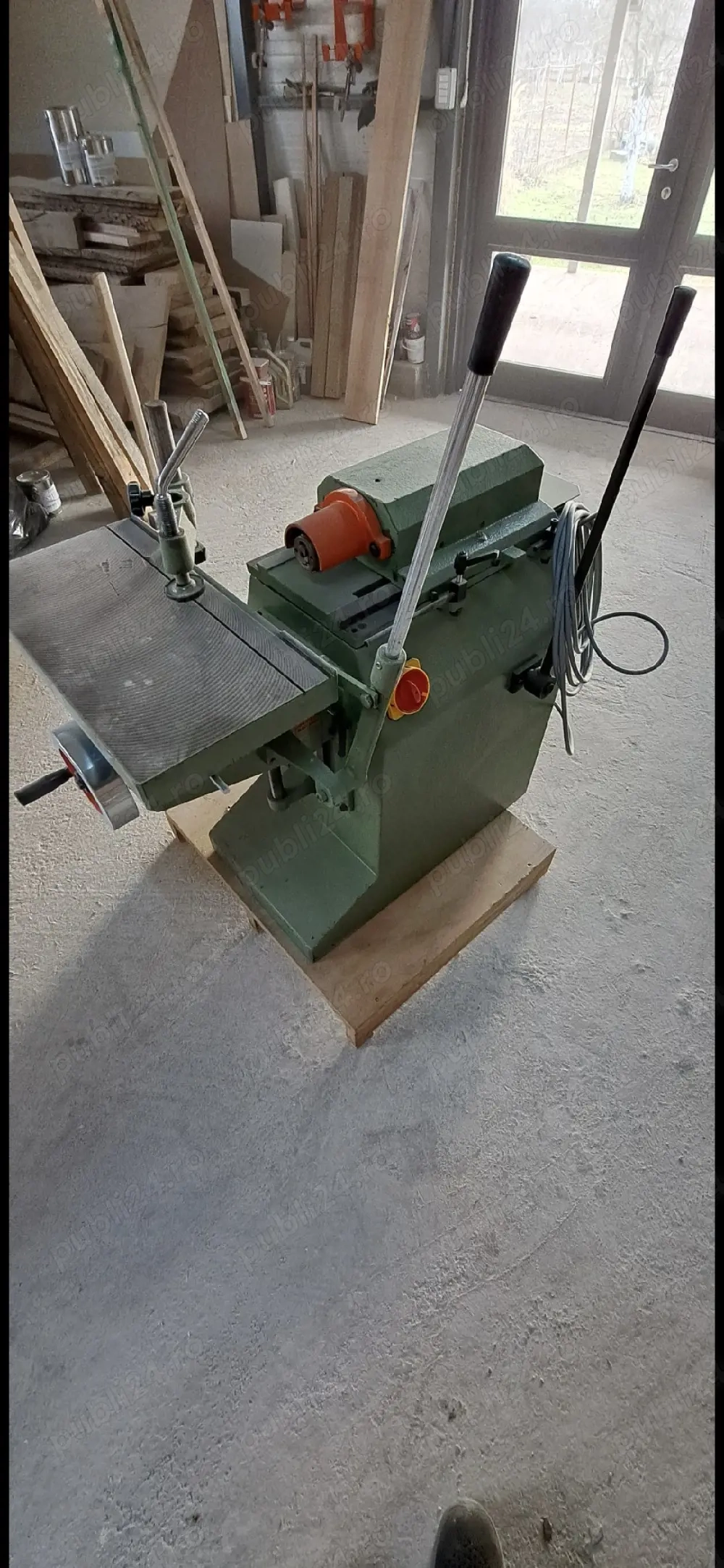 Vând mașină de găurit