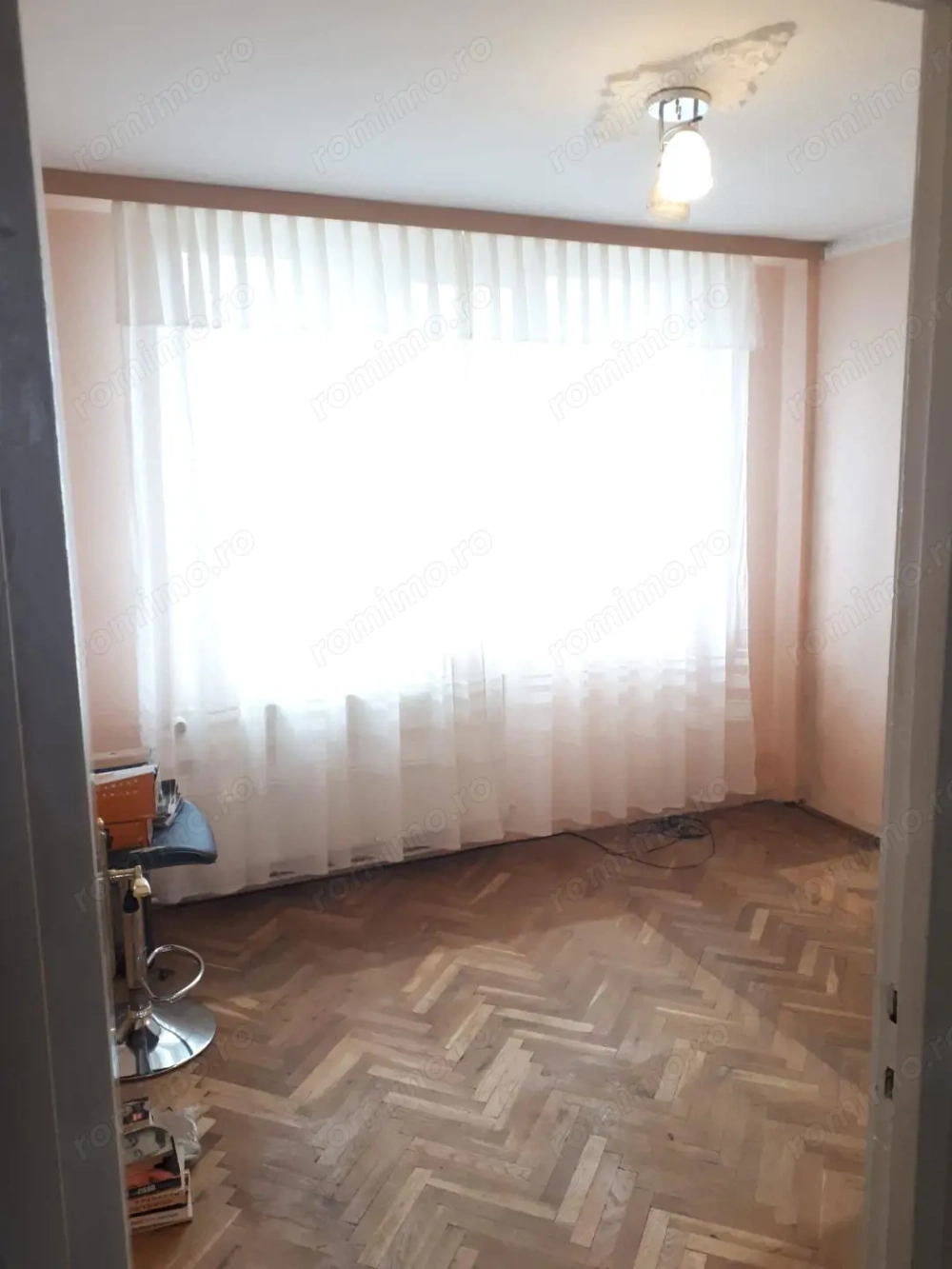 Apartament 3 decomandate Tiglina2 et3  4 ,centrala ,Garaj pret 76 000 euro