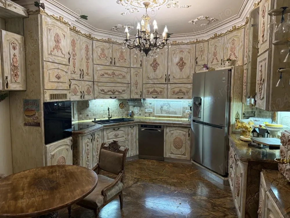 De vanzare apartament in centru la casa 103 mp in centru. Direct propietar!!