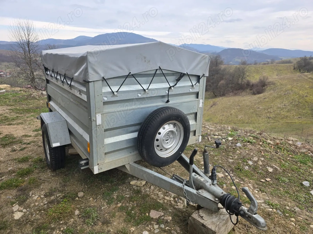 Remorca cu prelata si frana prin inertie Knot