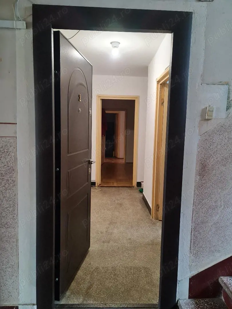 Vand apartament CENTRAL, 3 camere, Boul Rosu, la parter 