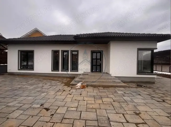 casa la gata sau la roșu 