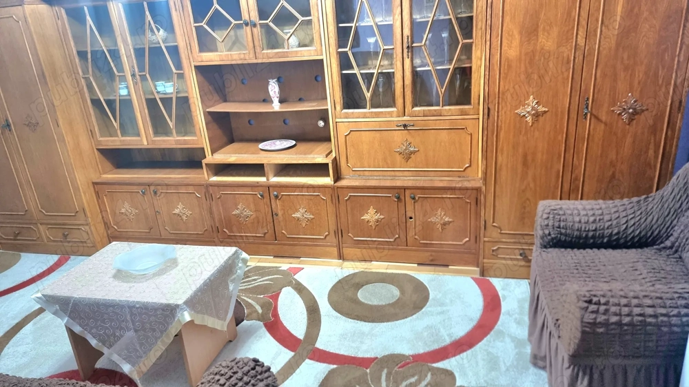 Se vinde apartament cu 3 camere decomandate in zona foarte buna din cartierul Obcini