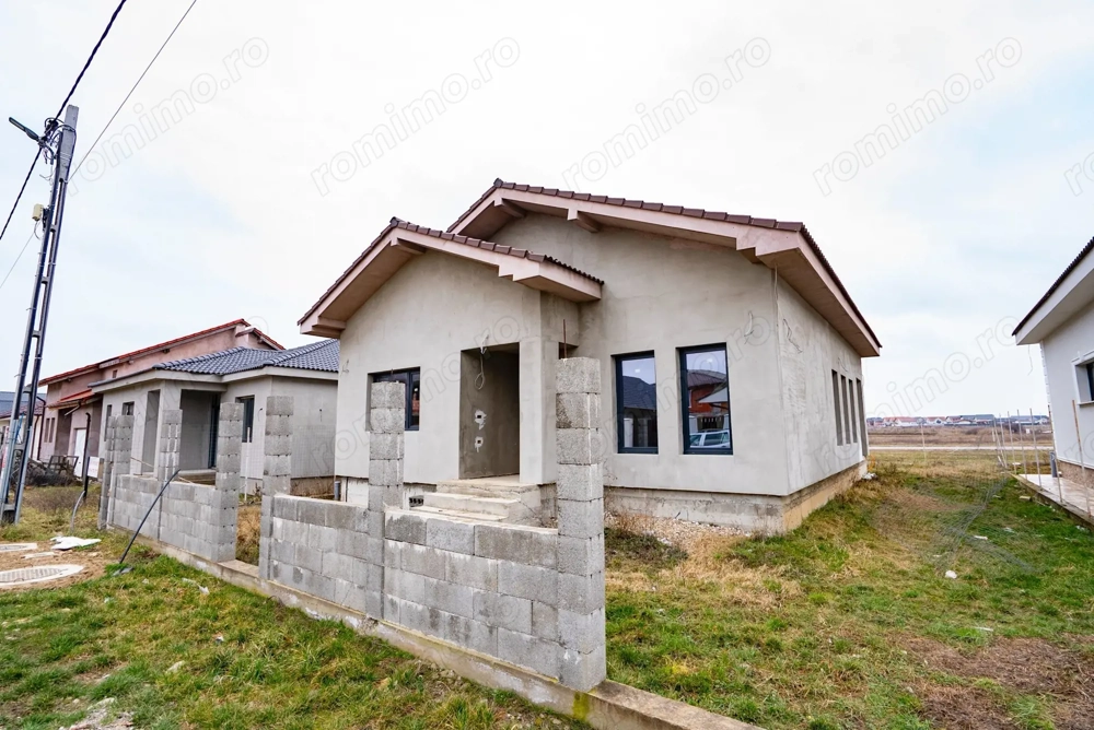 Casa noua semifinisata in Cihei cu 3 Camere