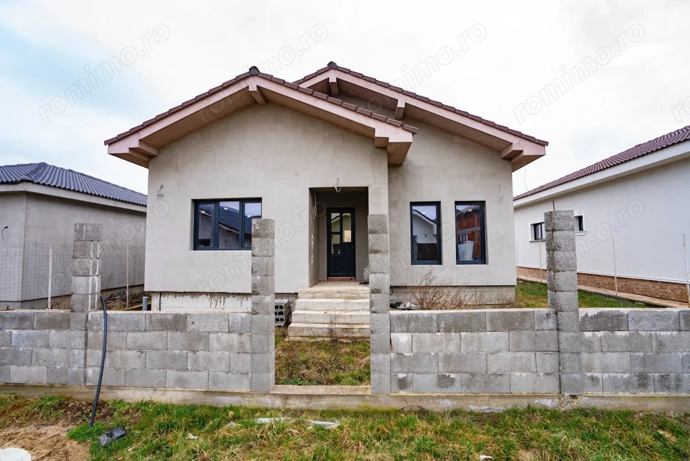 CASA NOUA SEMIFINISATA IN CIHEI CU 3 CAMERE