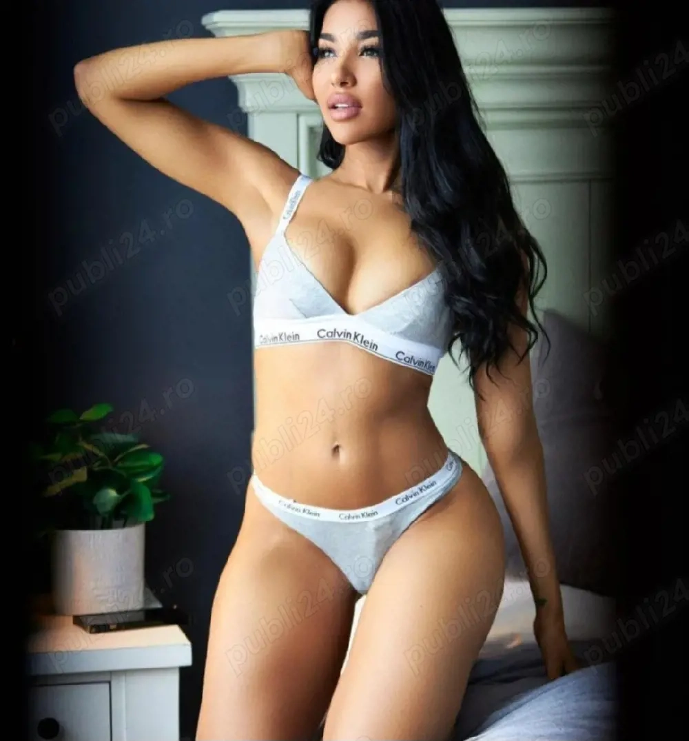 Buna!!! Ofer doar show la web..(Transexuala) 