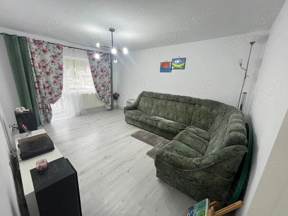 Vand apartament 3 camere spațios în Slănic Moldova la poala muntelui