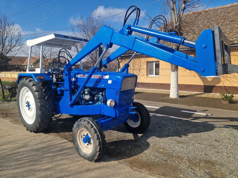 Tractor ford 5000 cu încărcător frontal 