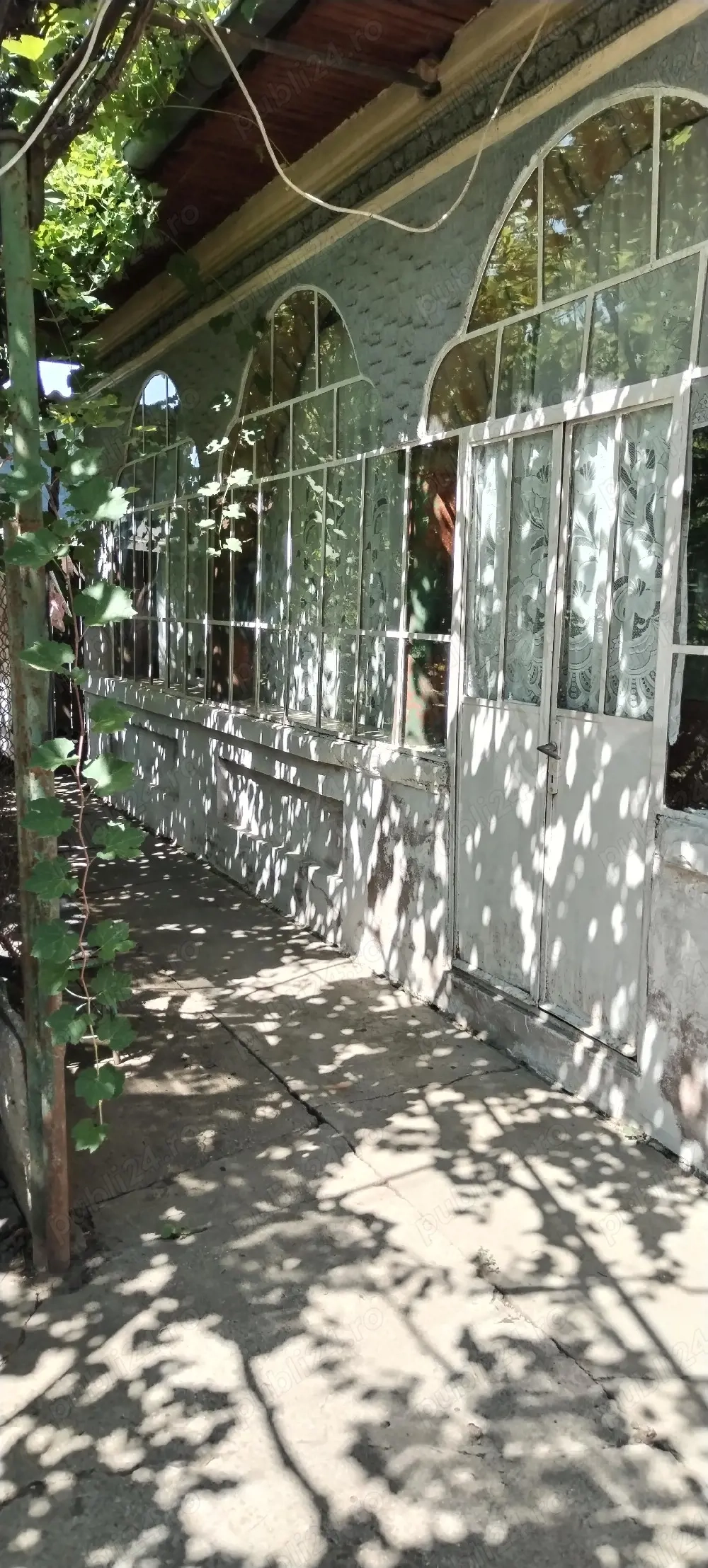 Casă bătrânească de vânzare 