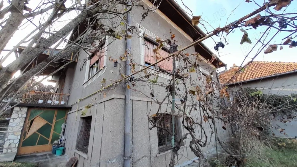 Vând casă D+P în Hunedoara, zona Chizid, teren 436mp, garaj, anexă