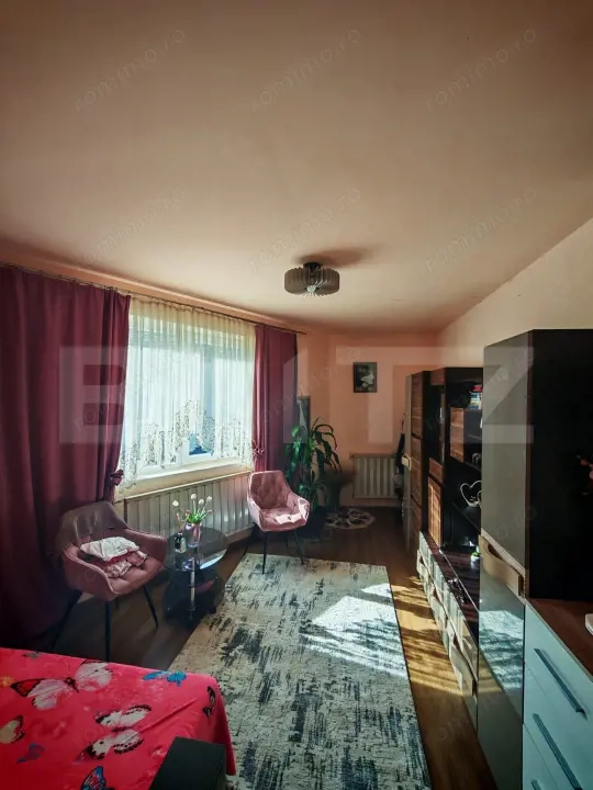 Casa cu 3 camere, 100 mp, zona centrala