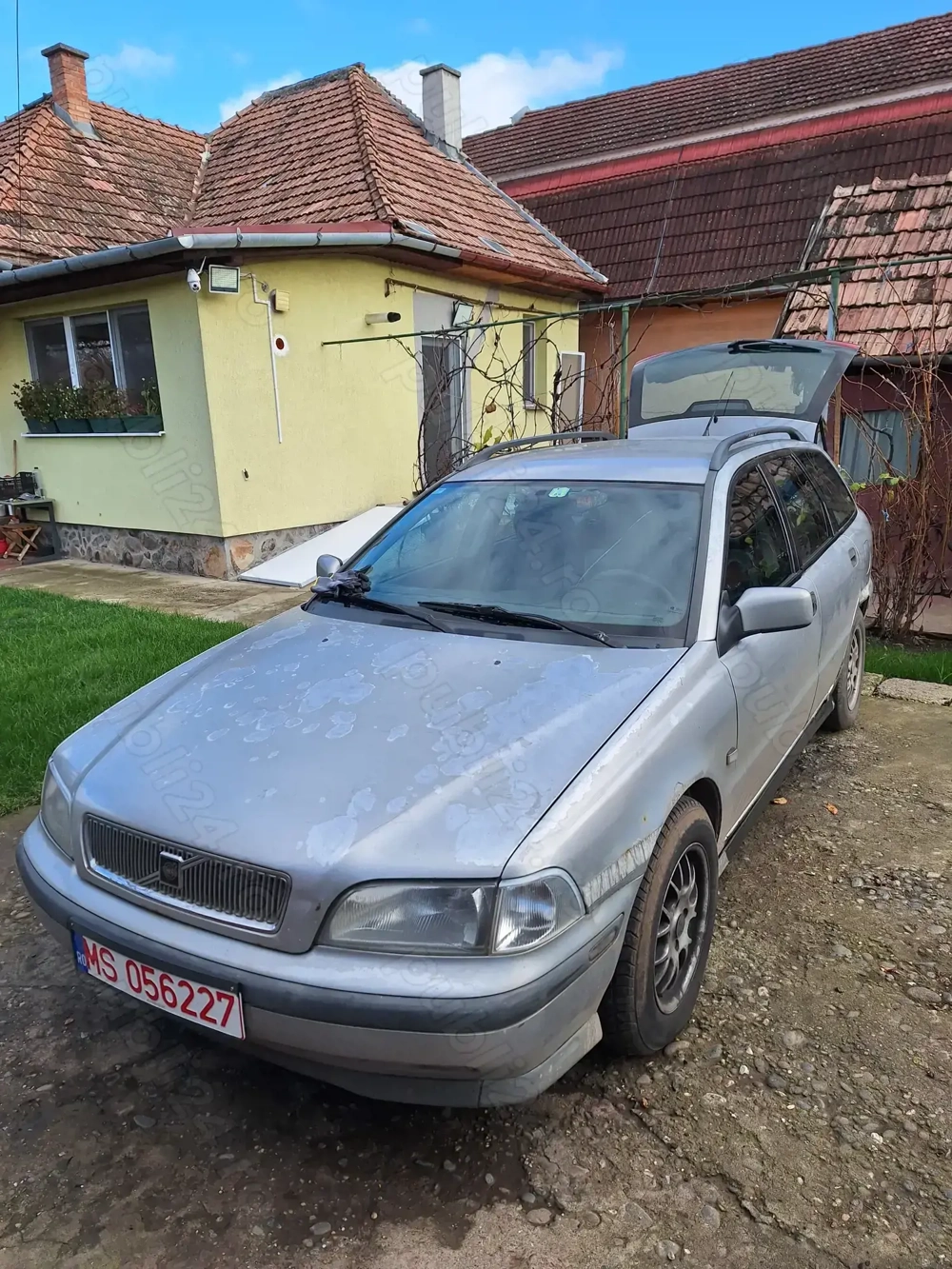 Vand Volvo V40  acte expirate