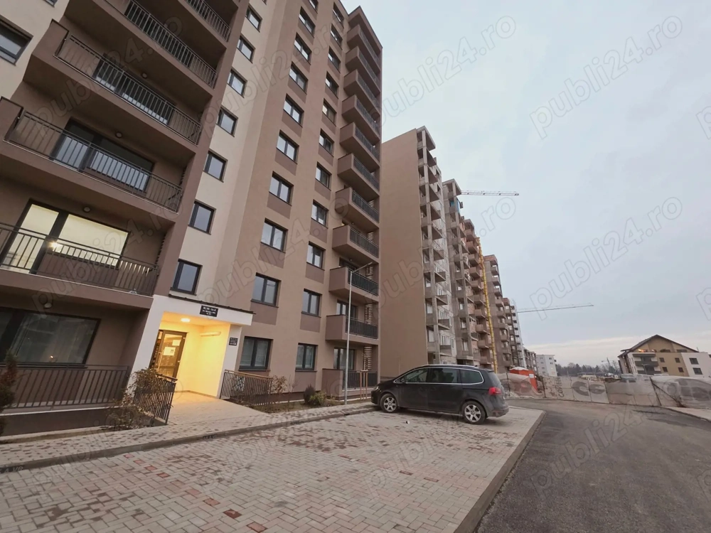 Vand apartament nou in Coresi 3 camere cu parcare