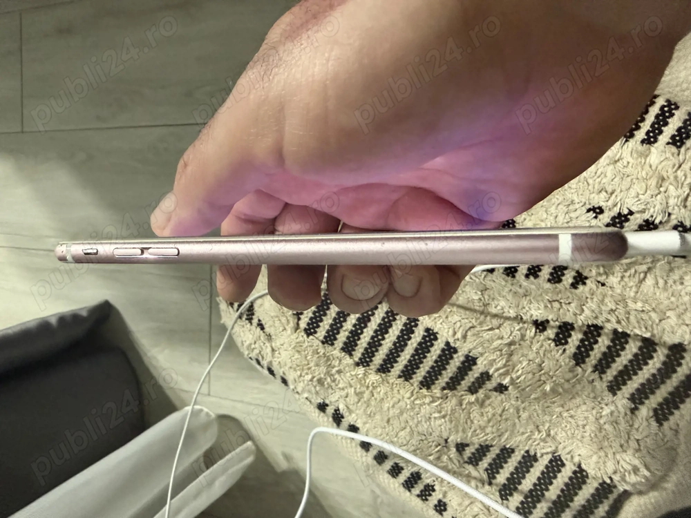 Vând telefon iphone7 