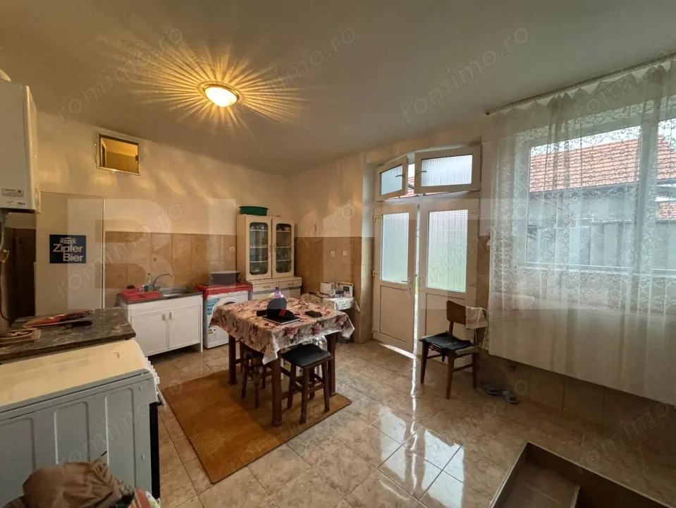 Casă 3 corpuri • Central Geoagiu • 657 mp teren • Garaj & utilități