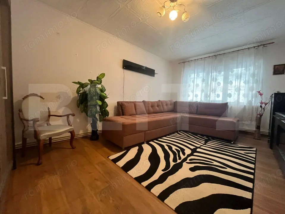 Apartament 3 camere, 64 mp, zona Micro 12