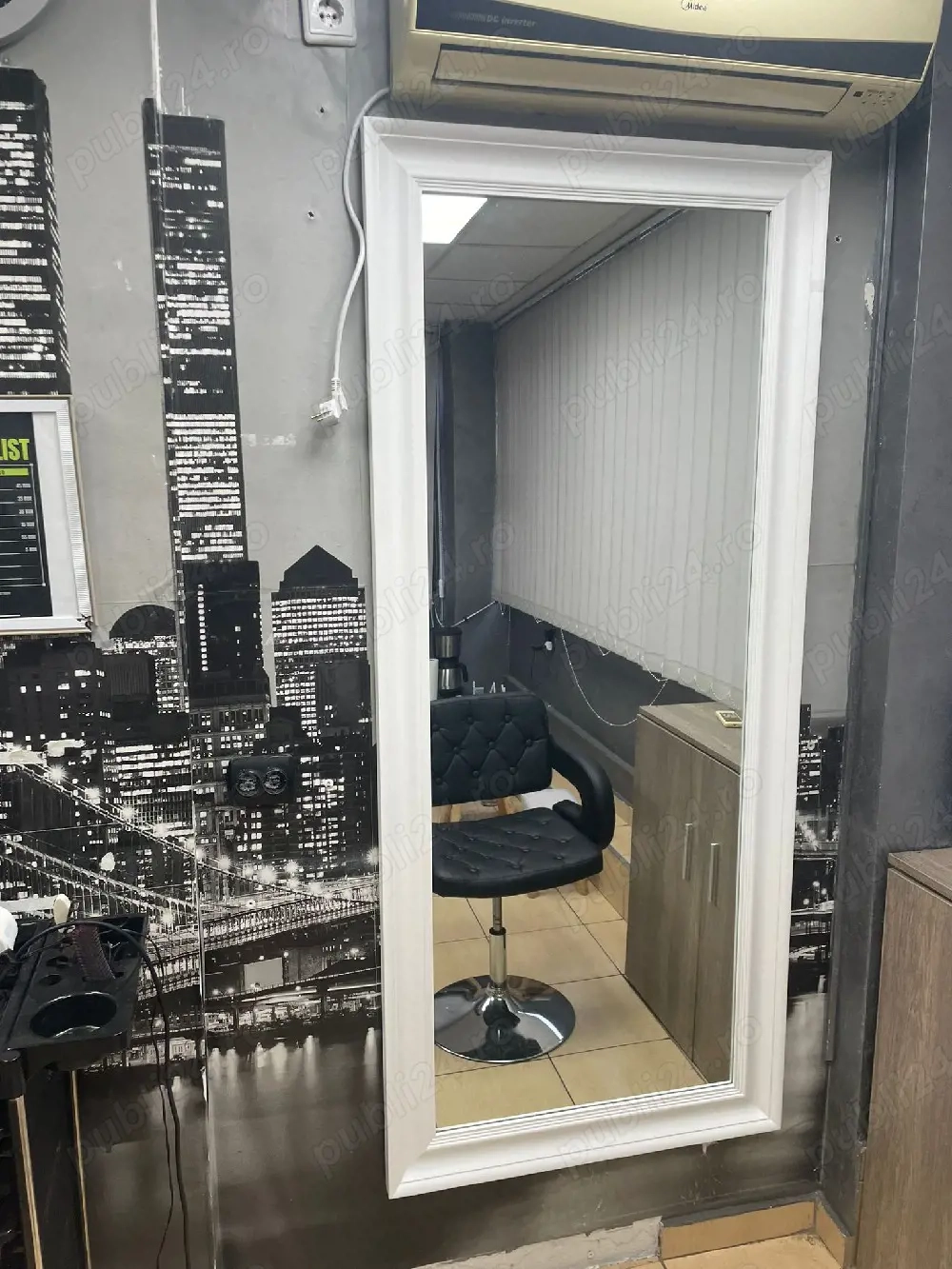 vand oglinzi salon coafor 