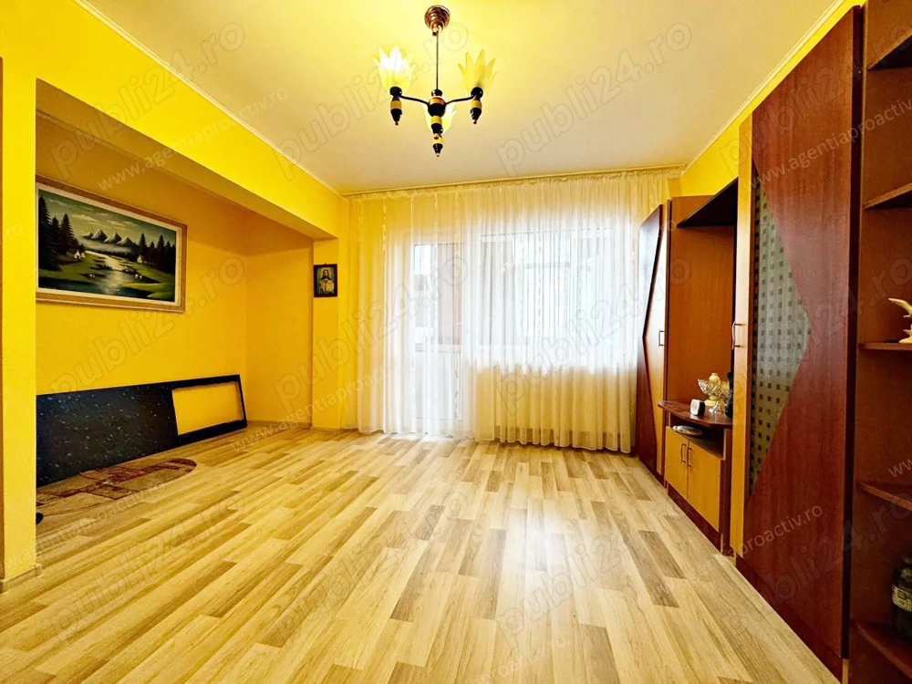  		Apartament cu 3 camere decomandat, situat la etajul 7, in Micro 20.