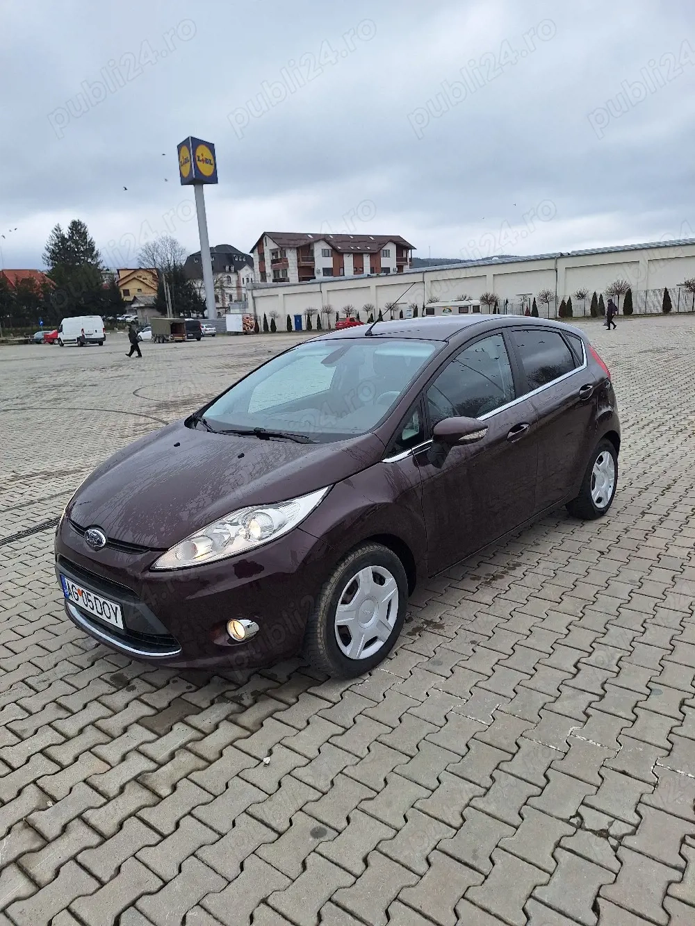Ford Fiesta Titanium 2009, piele,climatronic,incalzire scaune,2 seturi roti !! 