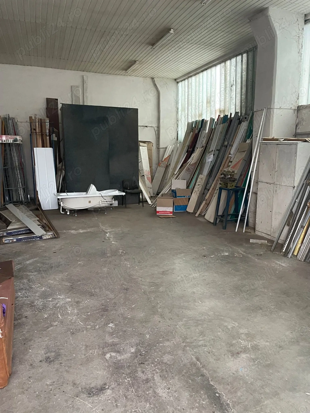 Sectie PVC de inchiriat. 98mp+ curte 105 mp. str. IC Bratianu.