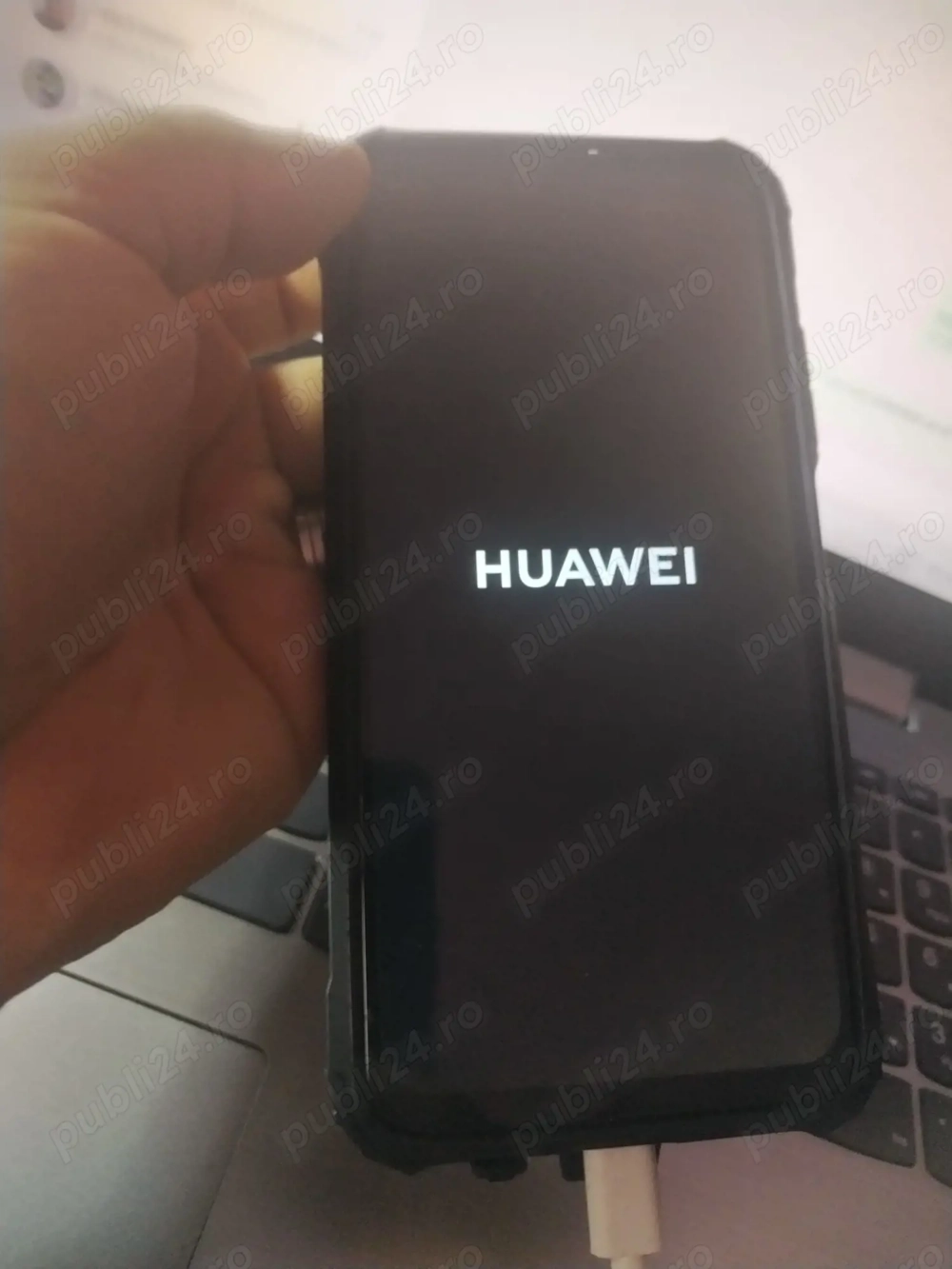 Smartphone telefon HUAWEI P40 lite + 2 huse