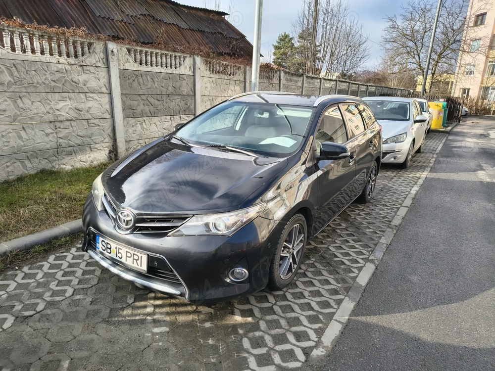 Vând Toyota Auris 