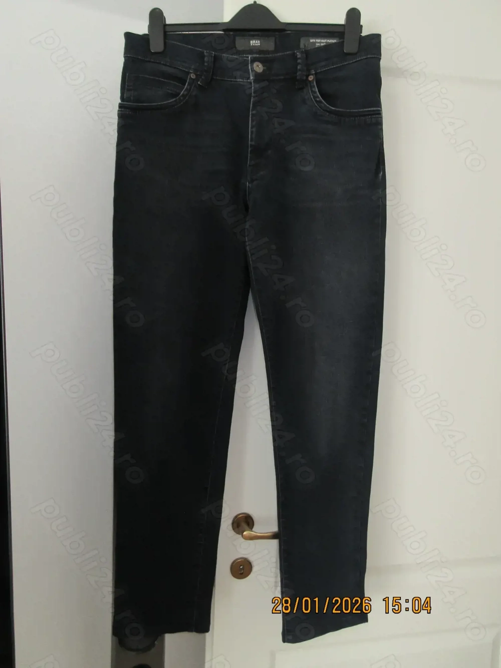 Blugi BRAX Cadiz Straight Talie 34 90 cm.