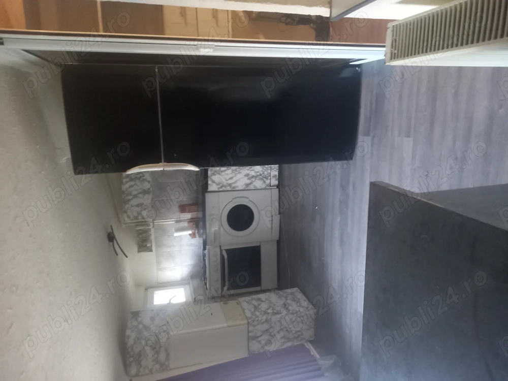 Garsoniera et 3 mansarda, 27 m.Toate utilitatile,renovata,spatioasa.3 min de piata Rahova.15 min Cen