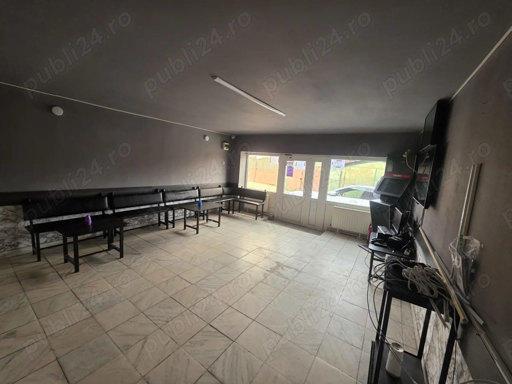 Vand spatiu comercial zona Licee