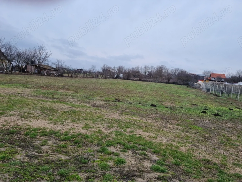 Vând teren intravilan