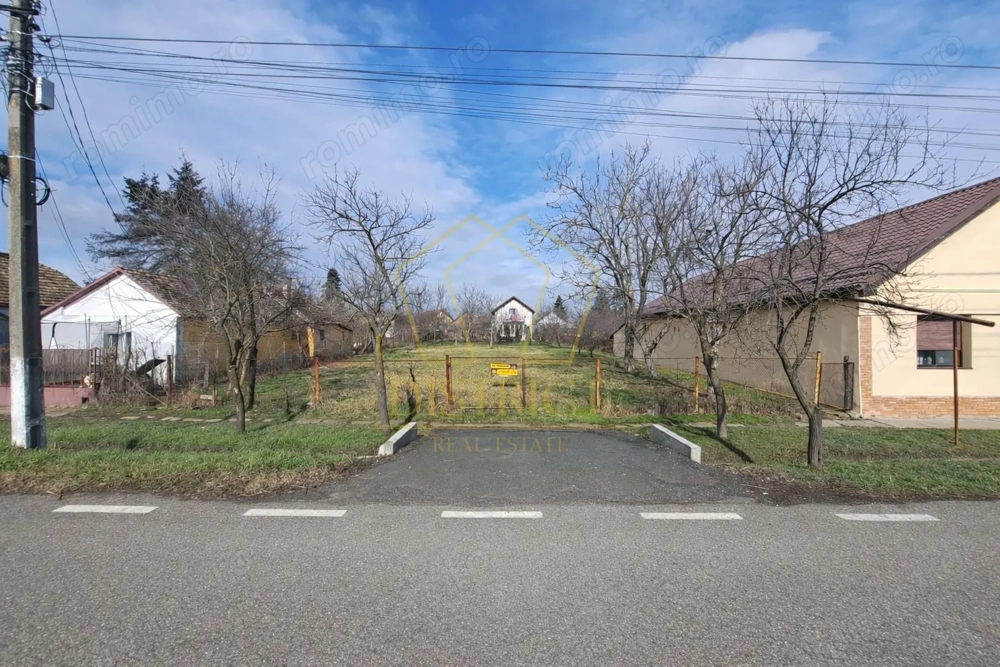 Teren pretabil duplex sau individuala in vatra satului | Giarmata