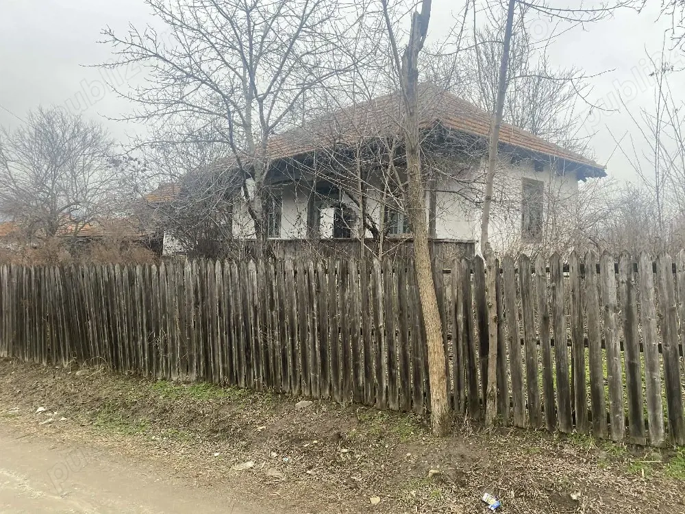 Vând casa bătrâneasca cu suprafața 4463 m2