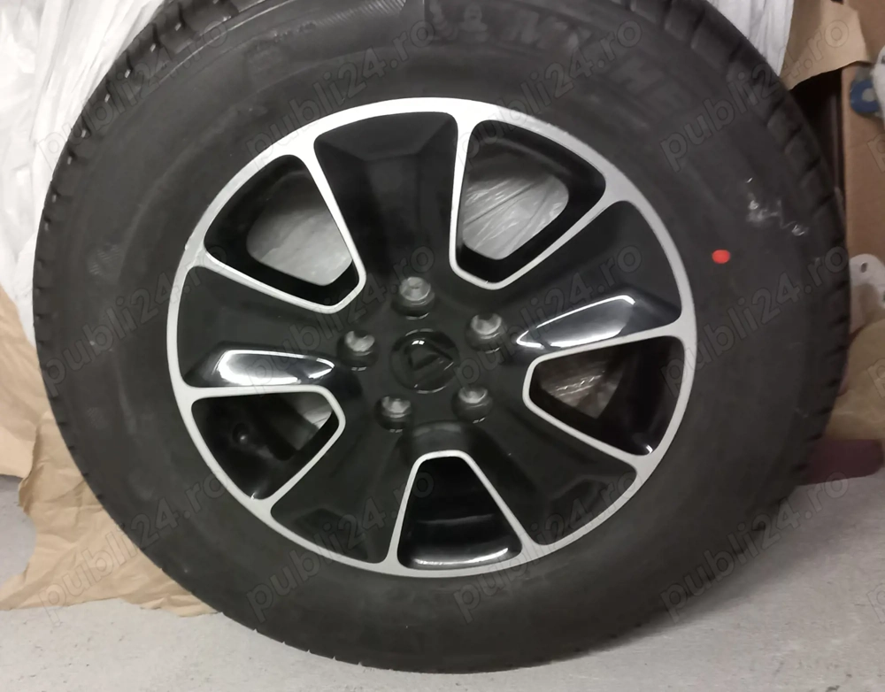 Janta aliaj 16' Dacia Duster Black Touch 6.5Jx16 5X114.3 Et40 403003392R