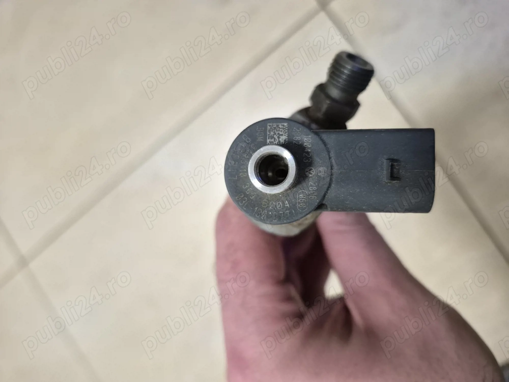 Injector Bosch 0445110288 VW Tiguan Golf 6 Passat 2.0 TDI cod 03L130277