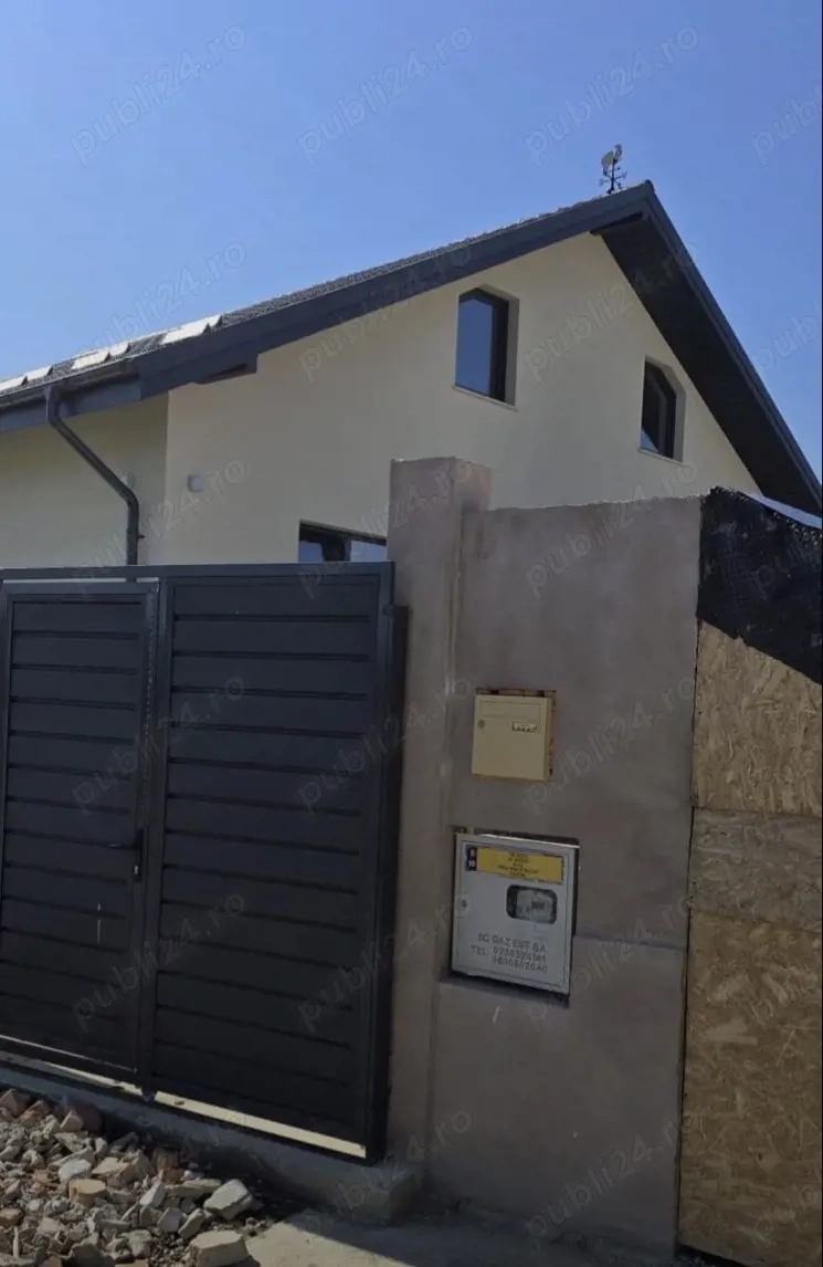 Vând cas 100m2 construit  Teren 586m2 intravilan vaslui situat str burebista, aproape de kaufland 
