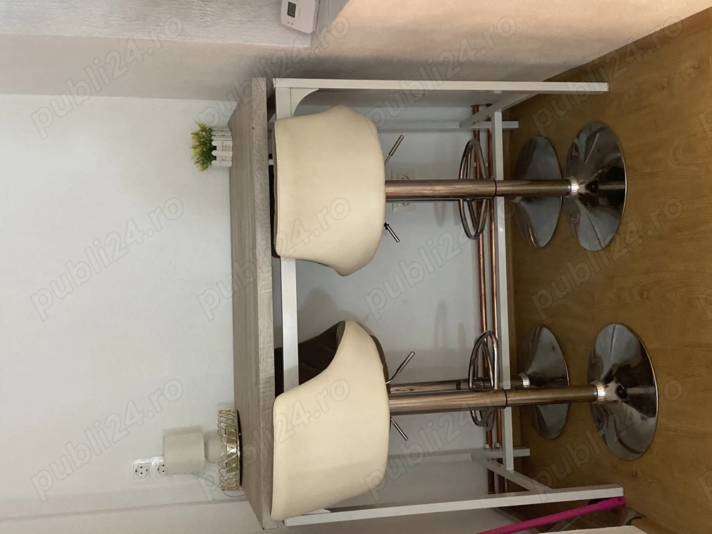 Masă înalta cu 4 scaune de bar 