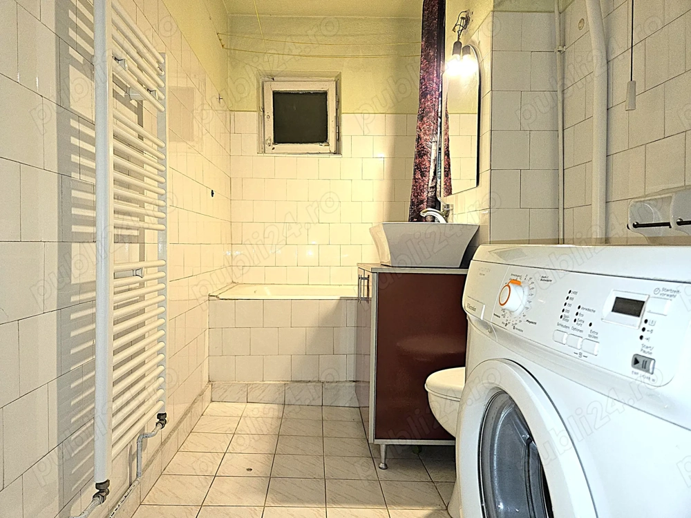 Apartament de vanzare 3 camere 2 bai, zona Cenrala - Boul Rosu Arad