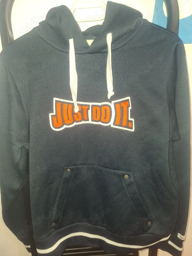 Hanorac bumbac marca Nike. 