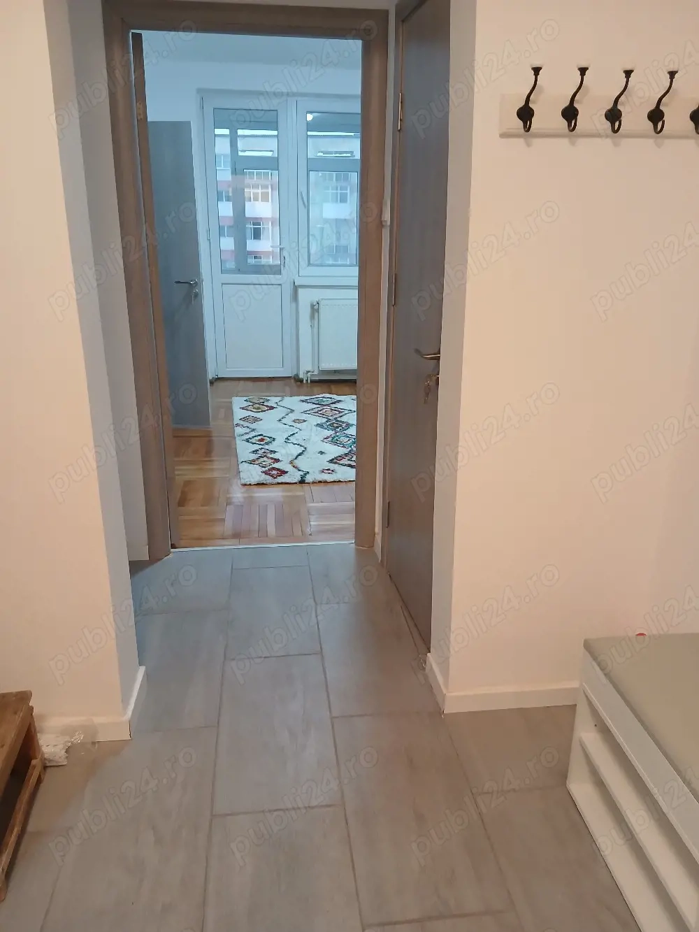 Caracal, ultracentral, 3 camere, et.2, renovat