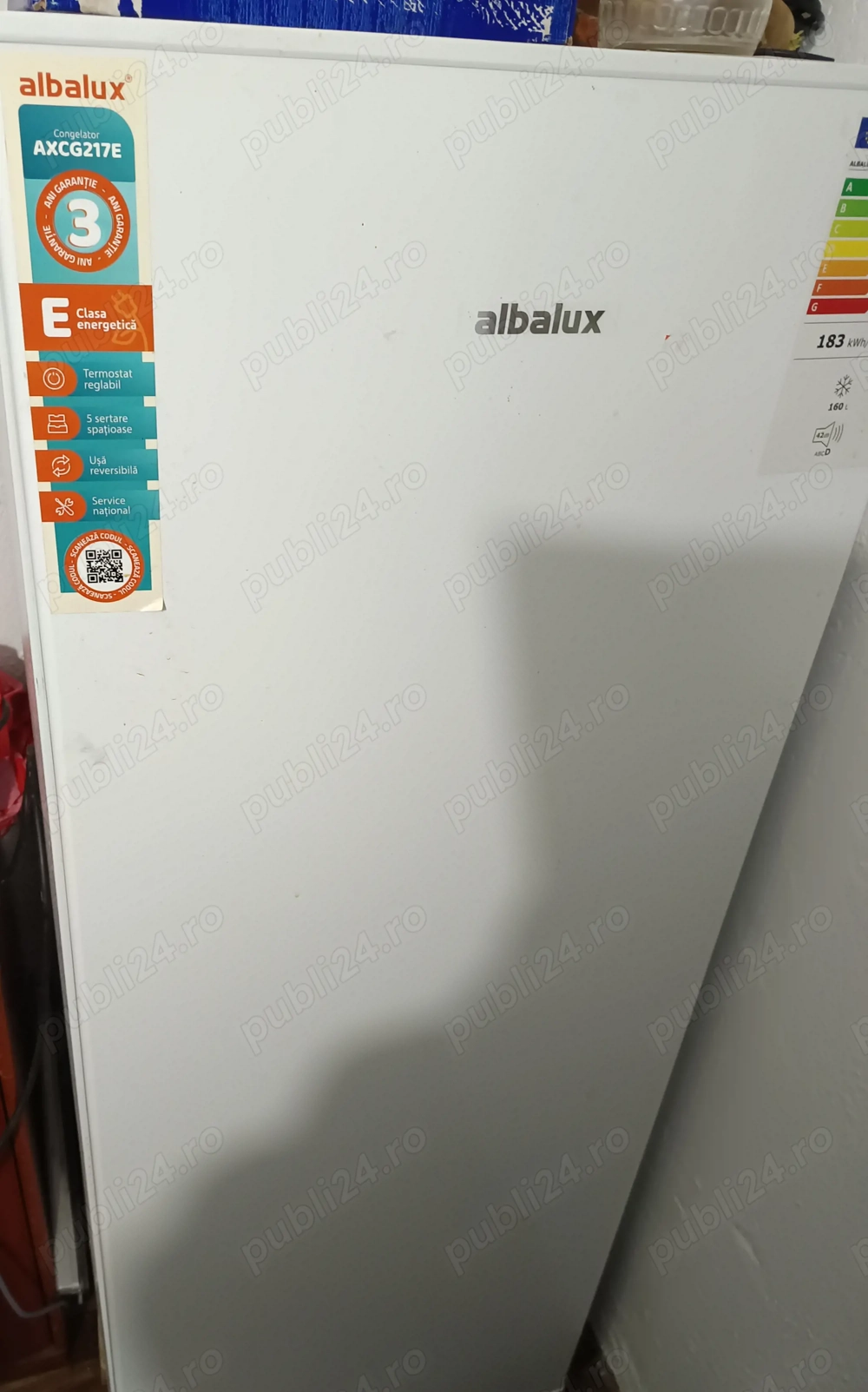 Congelator  ,folosit 3luni  .Este că și nou