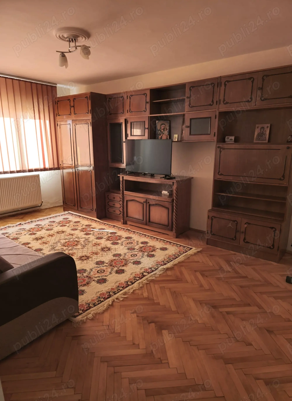 Apartament de închiriat în Arad, zona Alfa, cu 2 camere, decomandat, bucătărie spațioasă