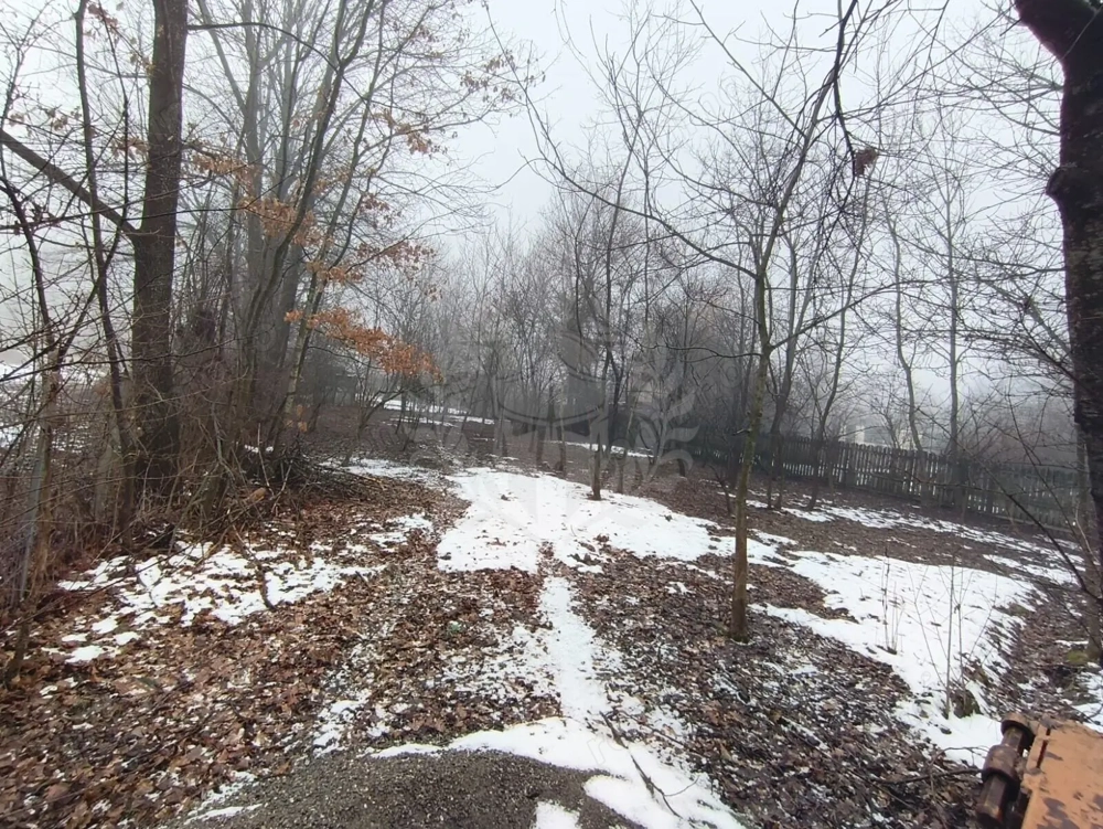 TEREN INTRAVILAN\\CORNU DE JOS