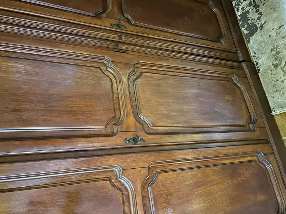 Vând dulap de lemn trei uși (2+1)