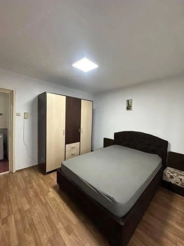 De vanzare garsonieră confort 1 cu balcon , mobilata și utilata, situata in zona centrala 31.000euro
