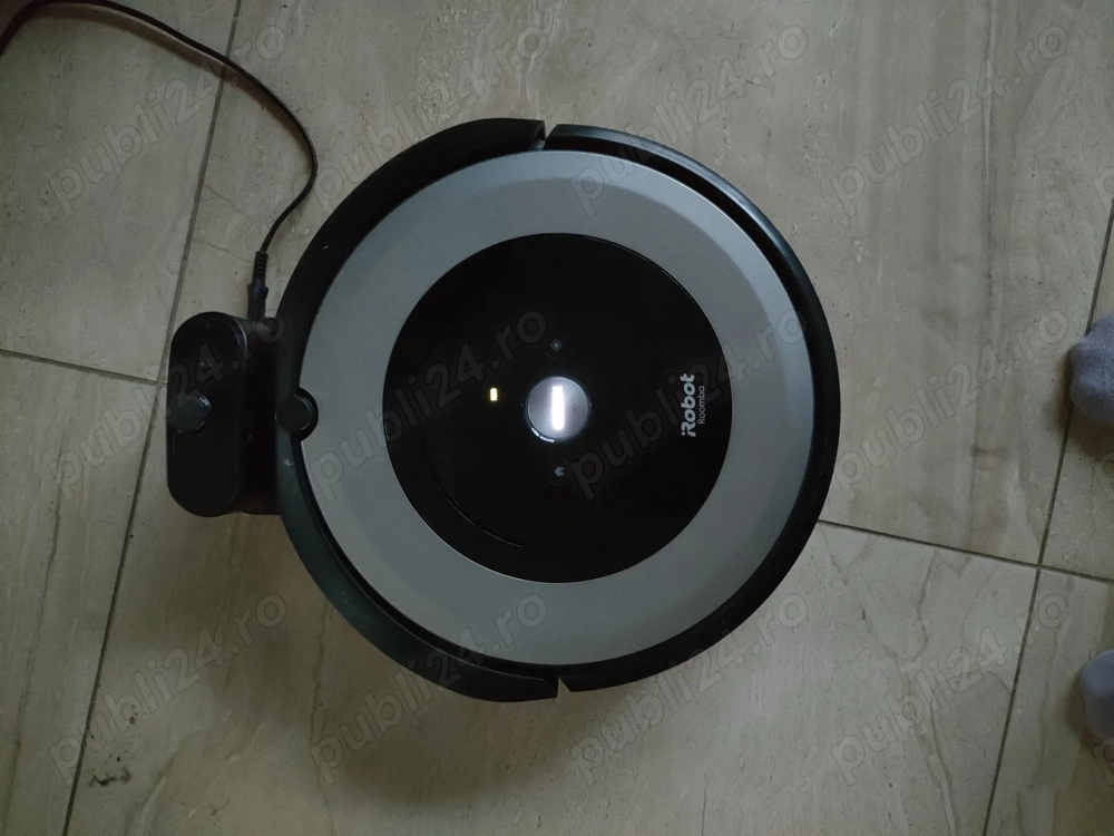 Robot aspirator,,ROOMBA"