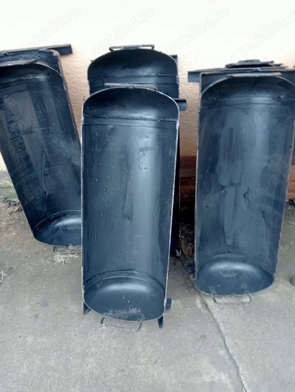 Vand valaie pentru animale si un gratar mare