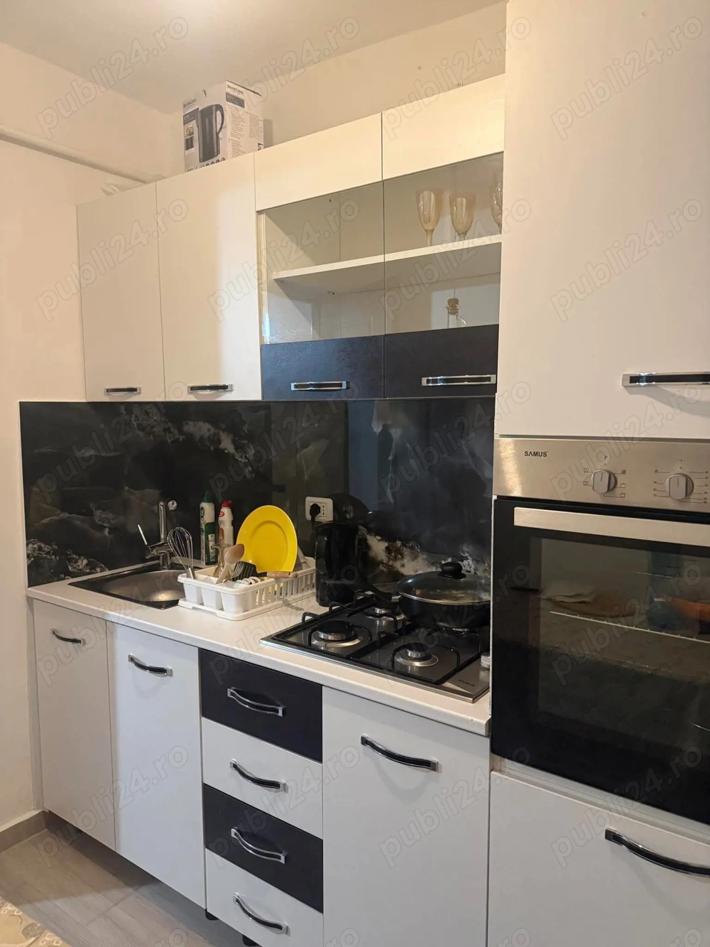 De vanzare garsonieră cf1, situata la etajul 3, mobilata și utilata 32.000 euro