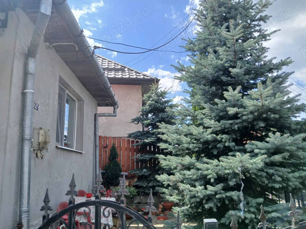Vând casă in Gherla, strada Livezii, zonă liniștită lângă pădure. 
